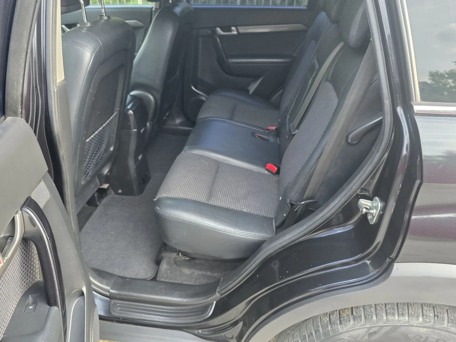 Chevrolet Captiva 2.4i ГАЗ/КЛИМАТРОНИК/7 МЕСТЕН/ВНОС ИТАЛИЯ, снимка 16 - Автомобили и джипове - 54645320
