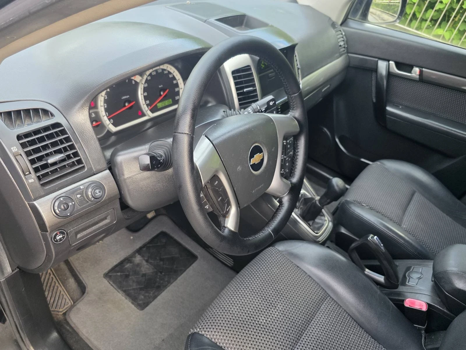 Chevrolet Captiva 2.4i ГАЗ/КЛИМАТРОНИК/7 МЕСТЕН/ВНОС ИТАЛИЯ, снимка 9 - Автомобили и джипове - 54645320