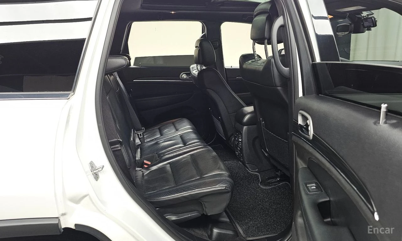 Jeep Grand cherokee 3.6* V6* 8ZF* ПОДГРЕВ* ОБДУХВАНЕ* КАМЕРА* ПАНОРАМА, снимка 14 - Автомобили и джипове - 55830466