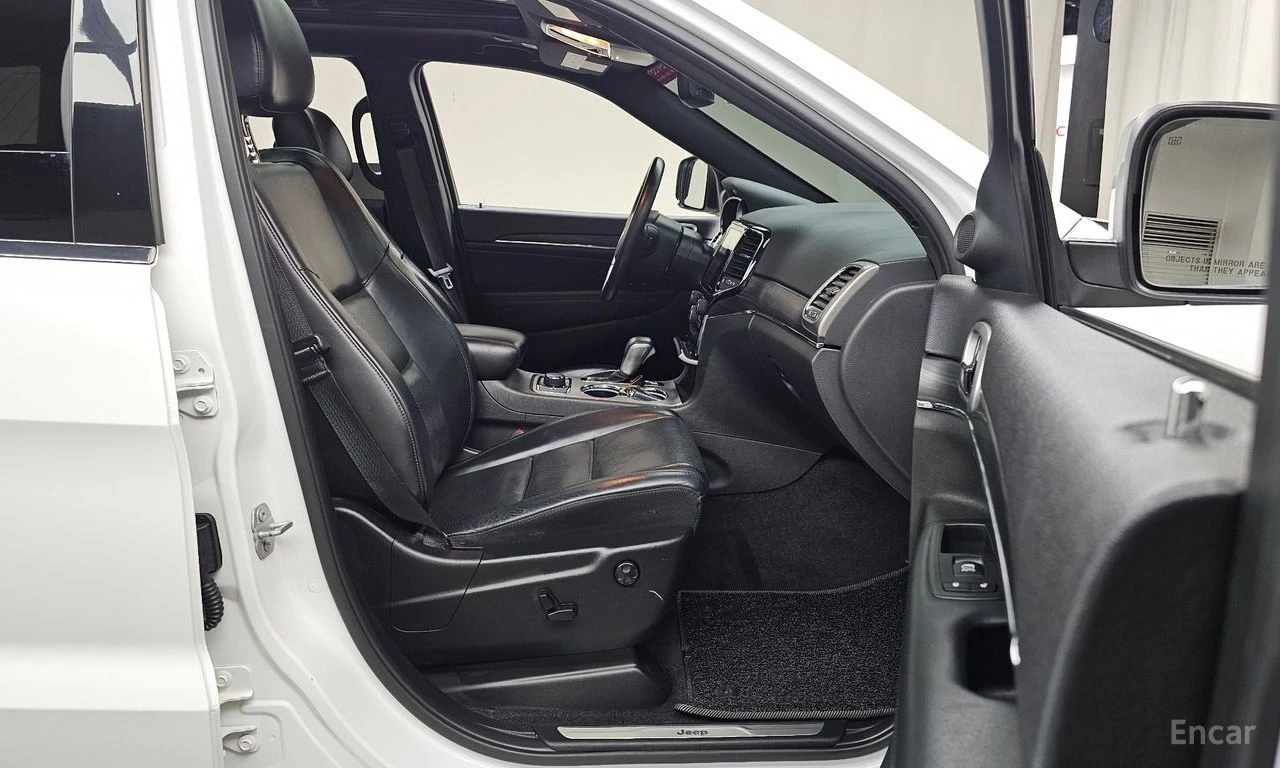 Jeep Grand cherokee 3.6* V6* 8ZF* ПОДГРЕВ* ОБДУХВАНЕ* КАМЕРА* ПАНОРАМА, снимка 13 - Автомобили и джипове - 55830466