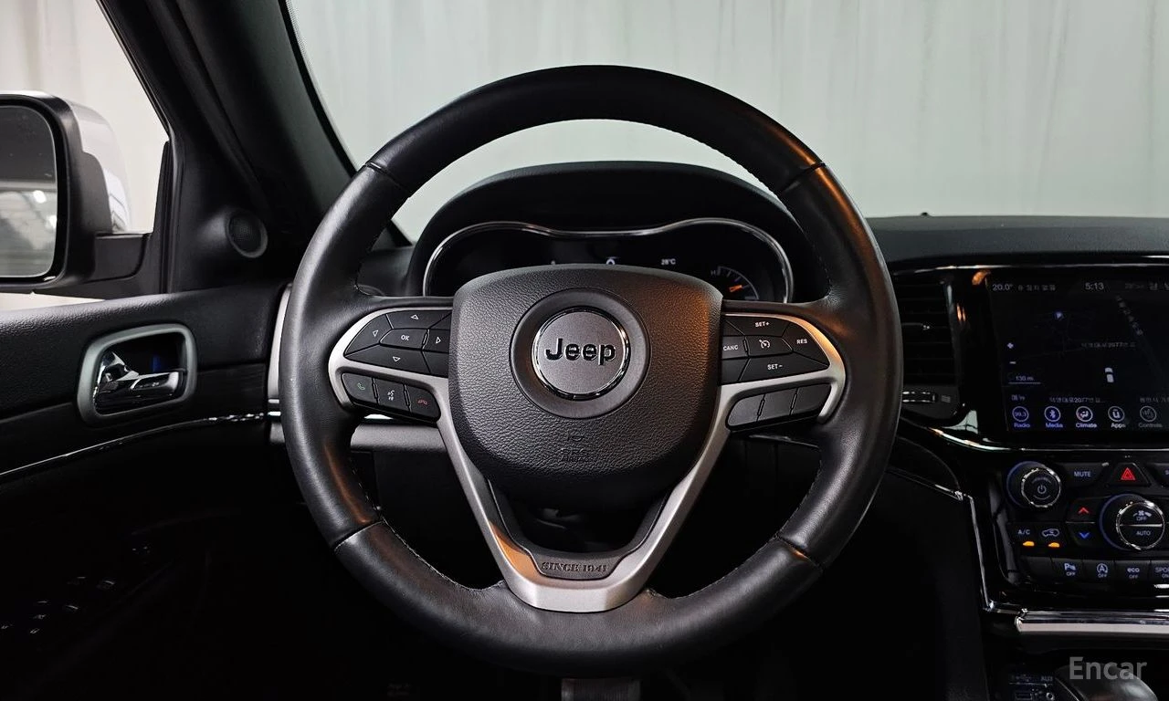 Jeep Grand cherokee 3.6* V6* 8ZF* ПОДГРЕВ* ОБДУХВАНЕ* КАМЕРА* ПАНОРАМА, снимка 7 - Автомобили и джипове - 55830466