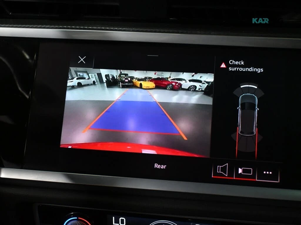 Audi Q3 Premium Plus * S Line * АвтоКредит * (ЦЕНА ДО БГ), снимка 13 - Автомобили и джипове - 56038852