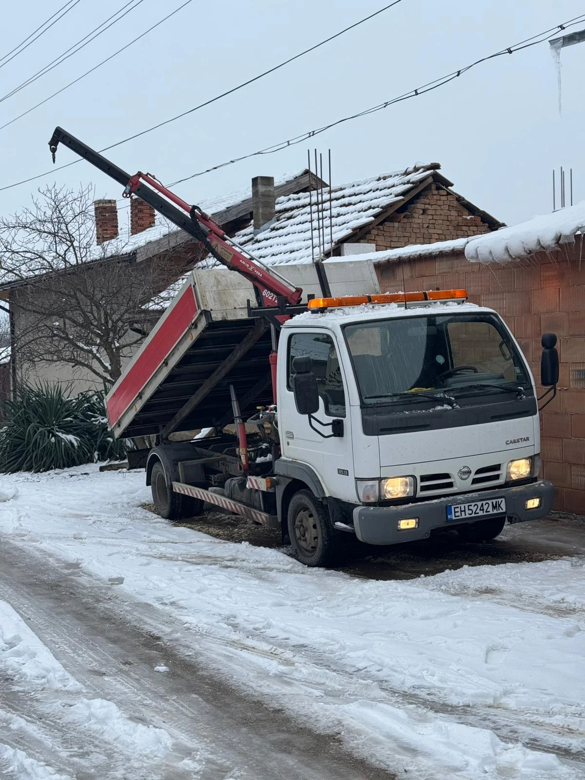 Nissan Capstar 3, 5 тона Самосвал с кран, снимка 1