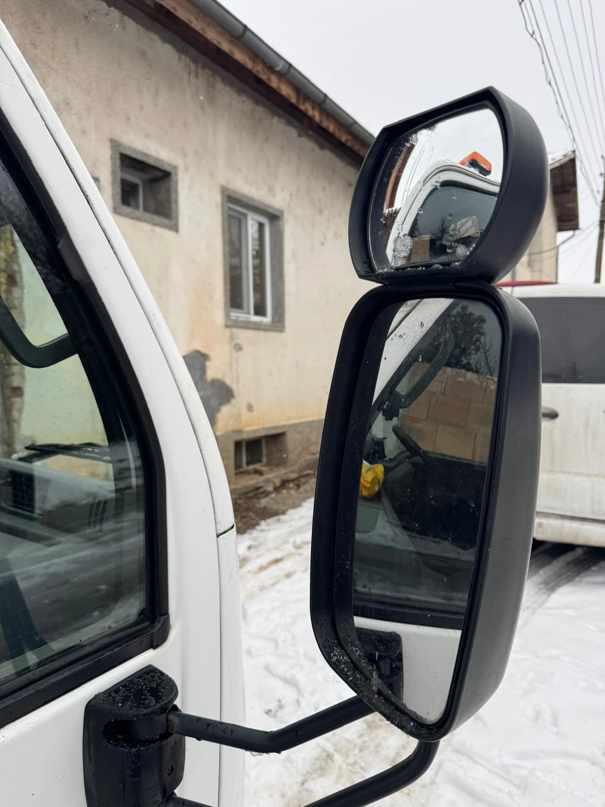 Nissan Capstar 3, 5 тона Самосвал с кран - изображение 3