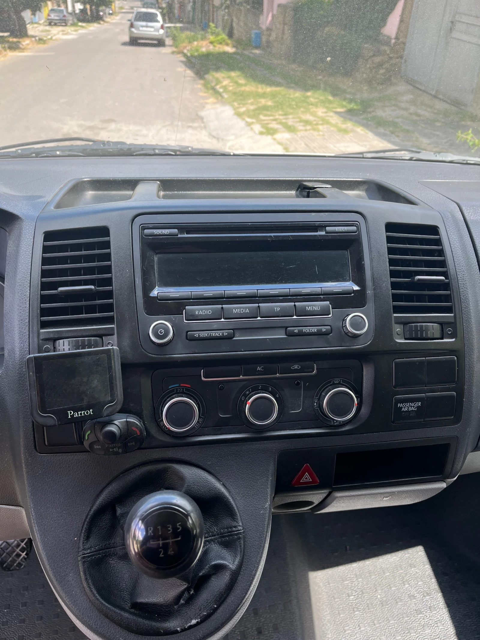 VW T5 2.0TDI КЛИМАТИК, снимка 9 - Бусове и автобуси - 55212674