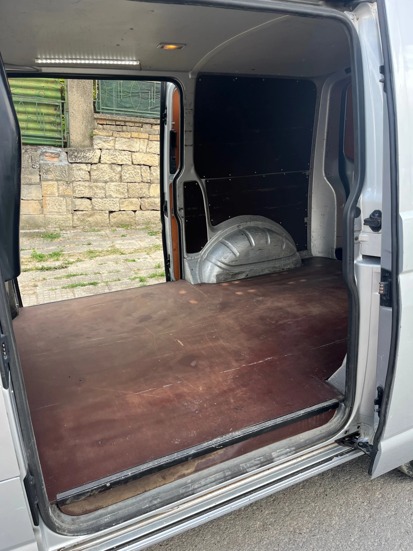 VW T5 2.0TDI КЛИМАТИК, снимка 6 - Бусове и автобуси - 55212674