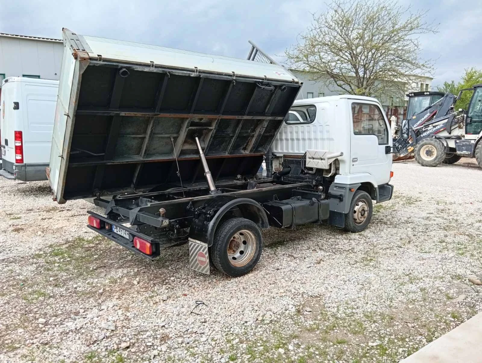 Nissan Kabstar Самосвал, снимка 6 - Камиони - 54155610