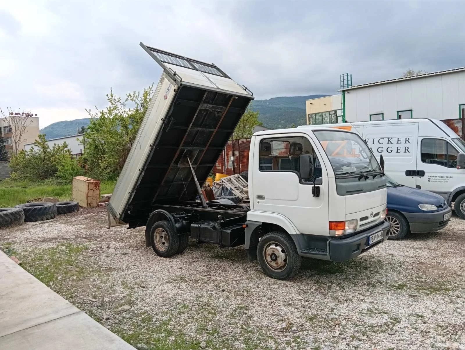 Nissan Kabstar Самосвал, снимка 2 - Камиони - 54155610