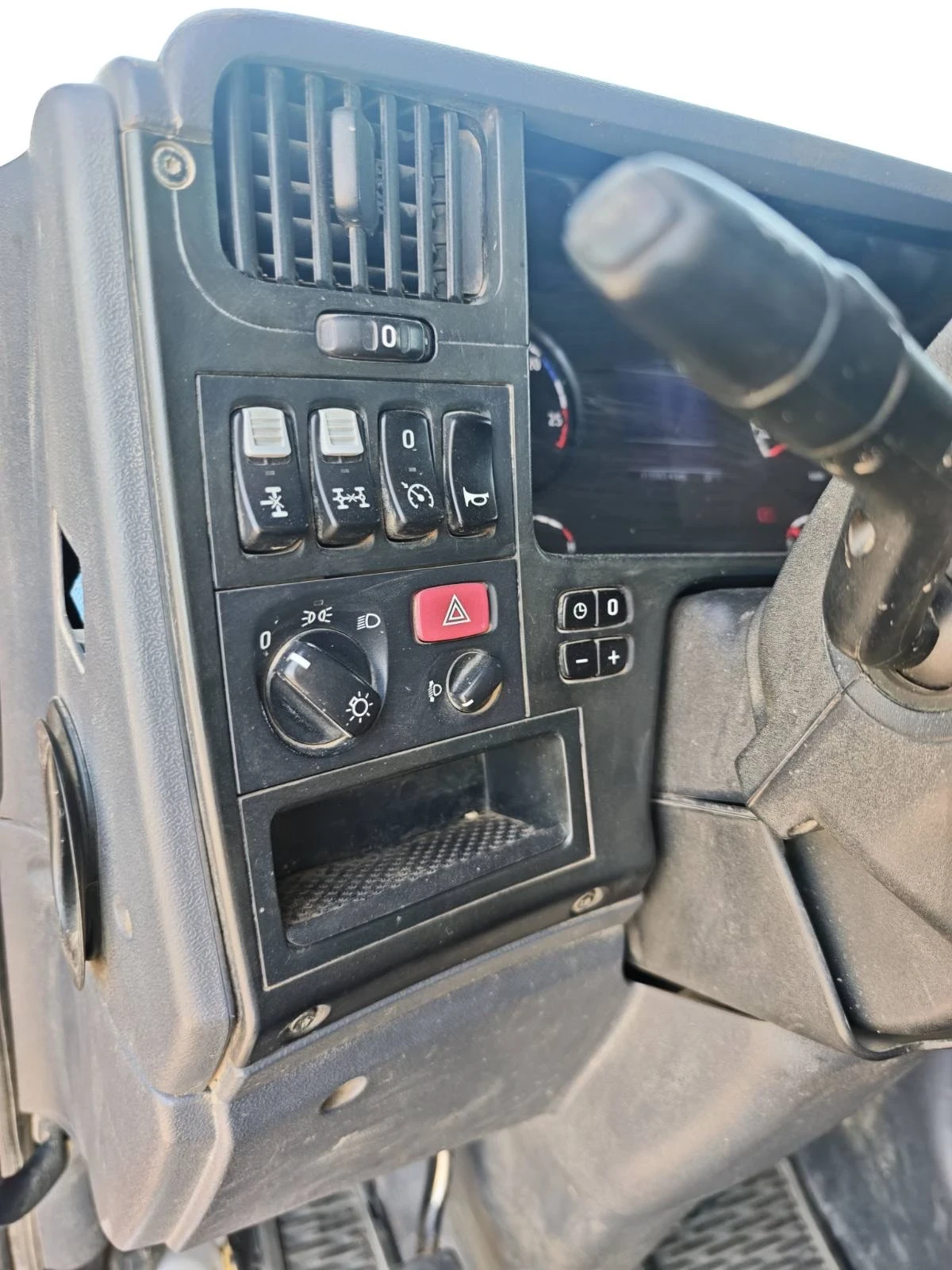 Scania R 480 ТРИСТРАНЕН САМОСВАЛ 6х4 ЛИЗИНГ, снимка 14 - Камиони - 54354131