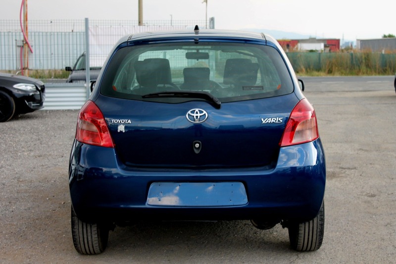 Toyota Yaris 1.3i , снимка 3 - Автомобили и джипове - 42421911