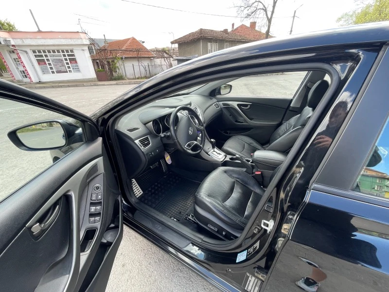 Hyundai Elantra, снимка 8 - Автомобили и джипове - 45158218