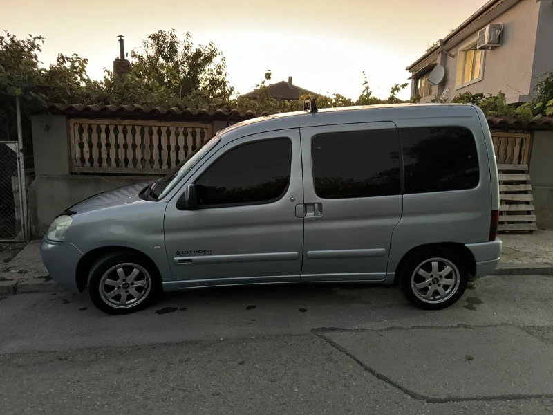 Citroen Berlingo Лек, снимка 4 - Автомобили и джипове - 47379372