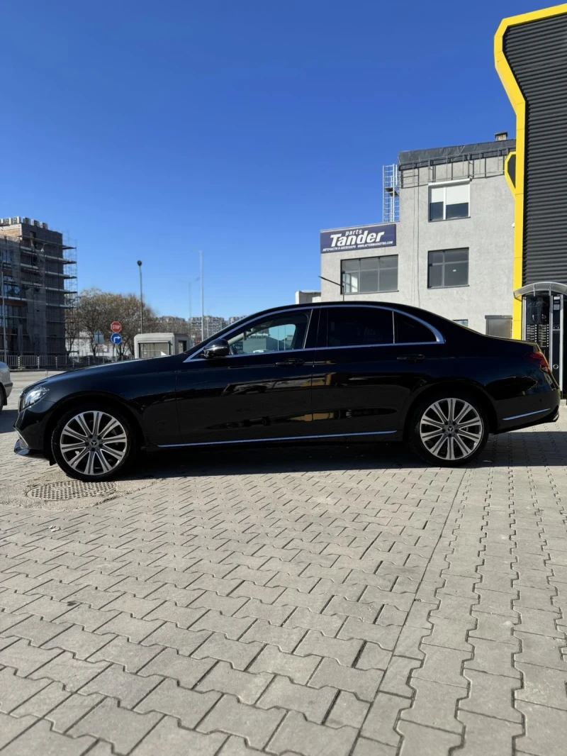 Mercedes-Benz E 220 4 MATIC, снимка 6 - Автомобили и джипове - 49571928