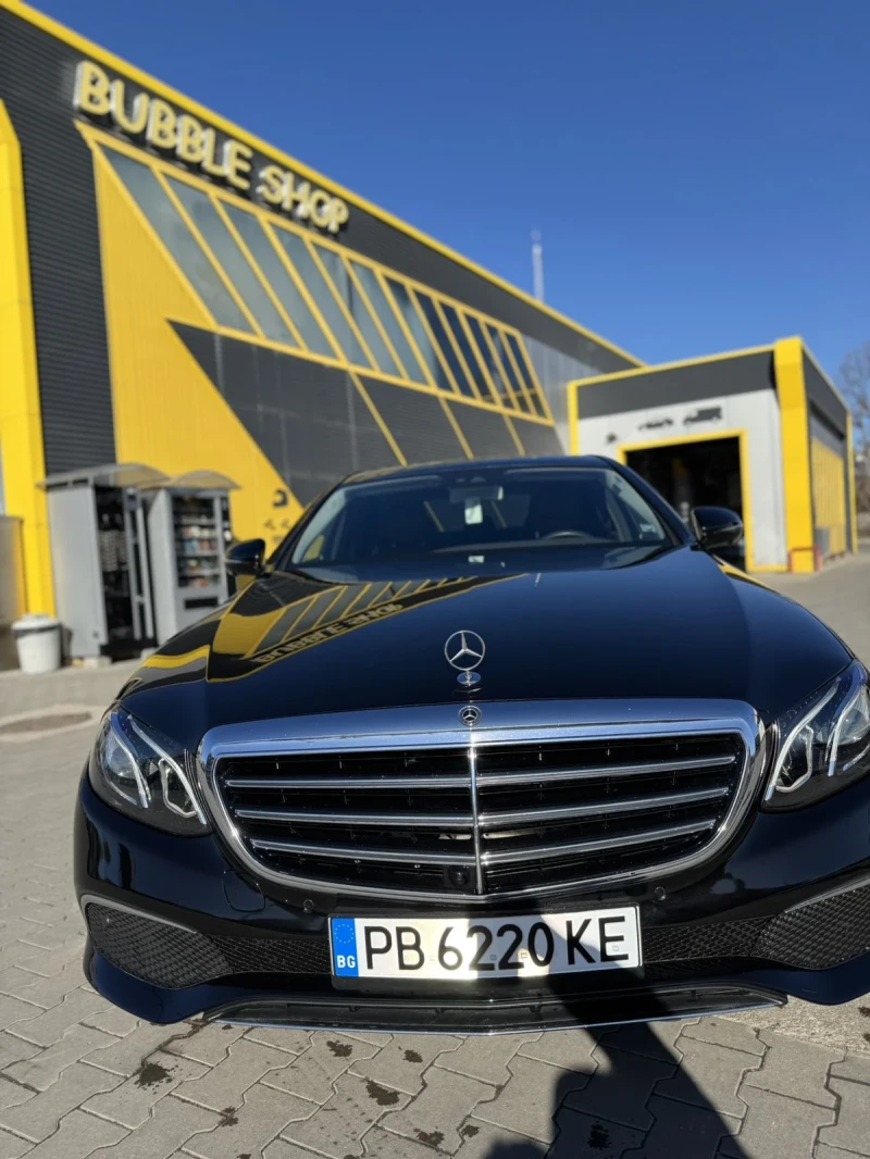 Mercedes-Benz E 220 4 MATIC, снимка 2 - Автомобили и джипове - 49571928