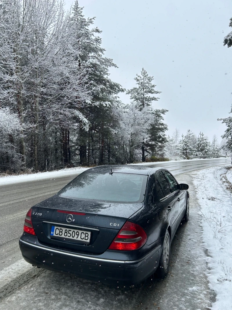 Mercedes-Benz E 220, снимка 9 - Автомобили и джипове - 53374247