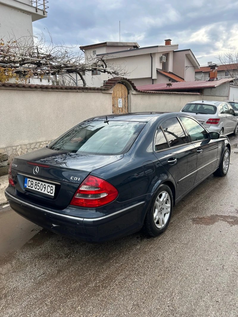 Mercedes-Benz E 220, снимка 3 - Автомобили и джипове - 53374247