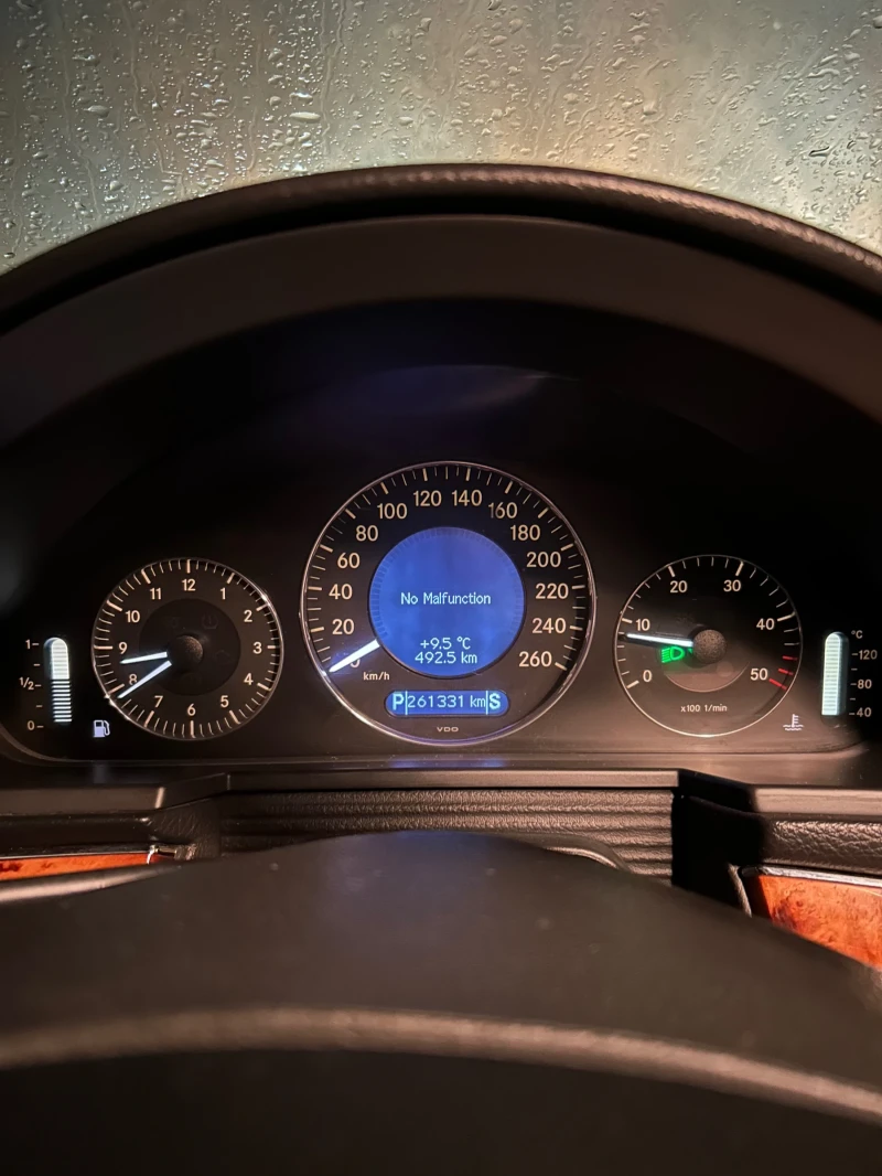 Mercedes-Benz E 220, снимка 6 - Автомобили и джипове - 53374247