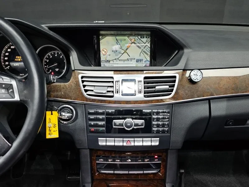 Mercedes-Benz E 200 W212 E200 Elegance, снимка 14 - Автомобили и джипове - 55111002