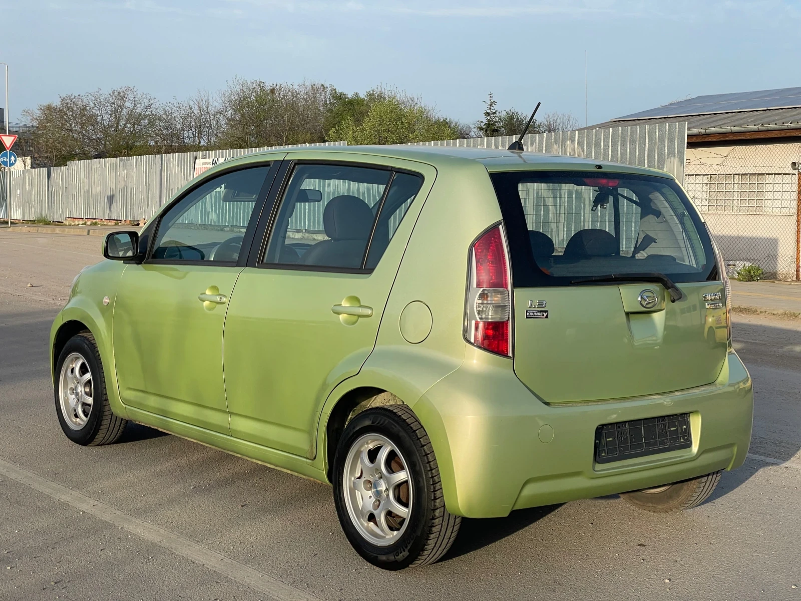 Daihatsu Sirion 1.3 БЕНЗИН с ВЕРИГА, 4 ВРАТИ, КЛИМАТИК - изображение 5