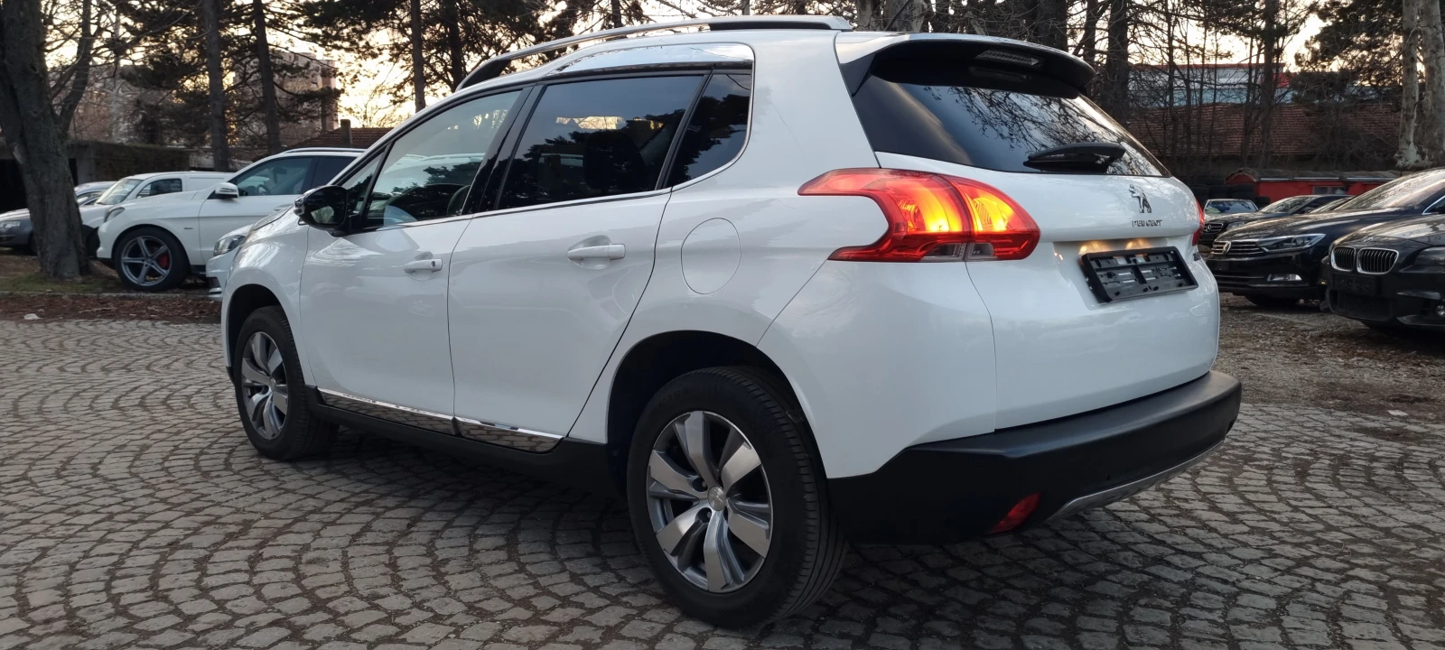 Peugeot 2008 1.6i * ALLURE* * PANORAMA* * ОБСЛУЖЕН* * SWISS*  - изображение 7