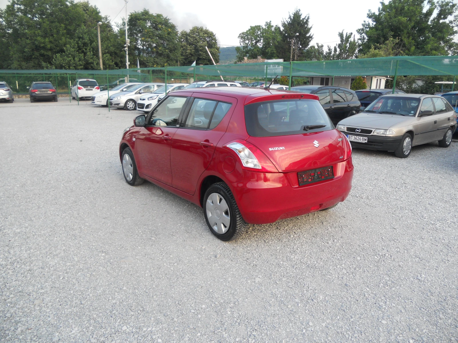 Suzuki Swift 1.2i ЛИЗИНГ!!! РЕАЛНИ КИЛОМЕТРИ+ СЕРВИЗНИ ДОКУМЕНТ - изображение 3
