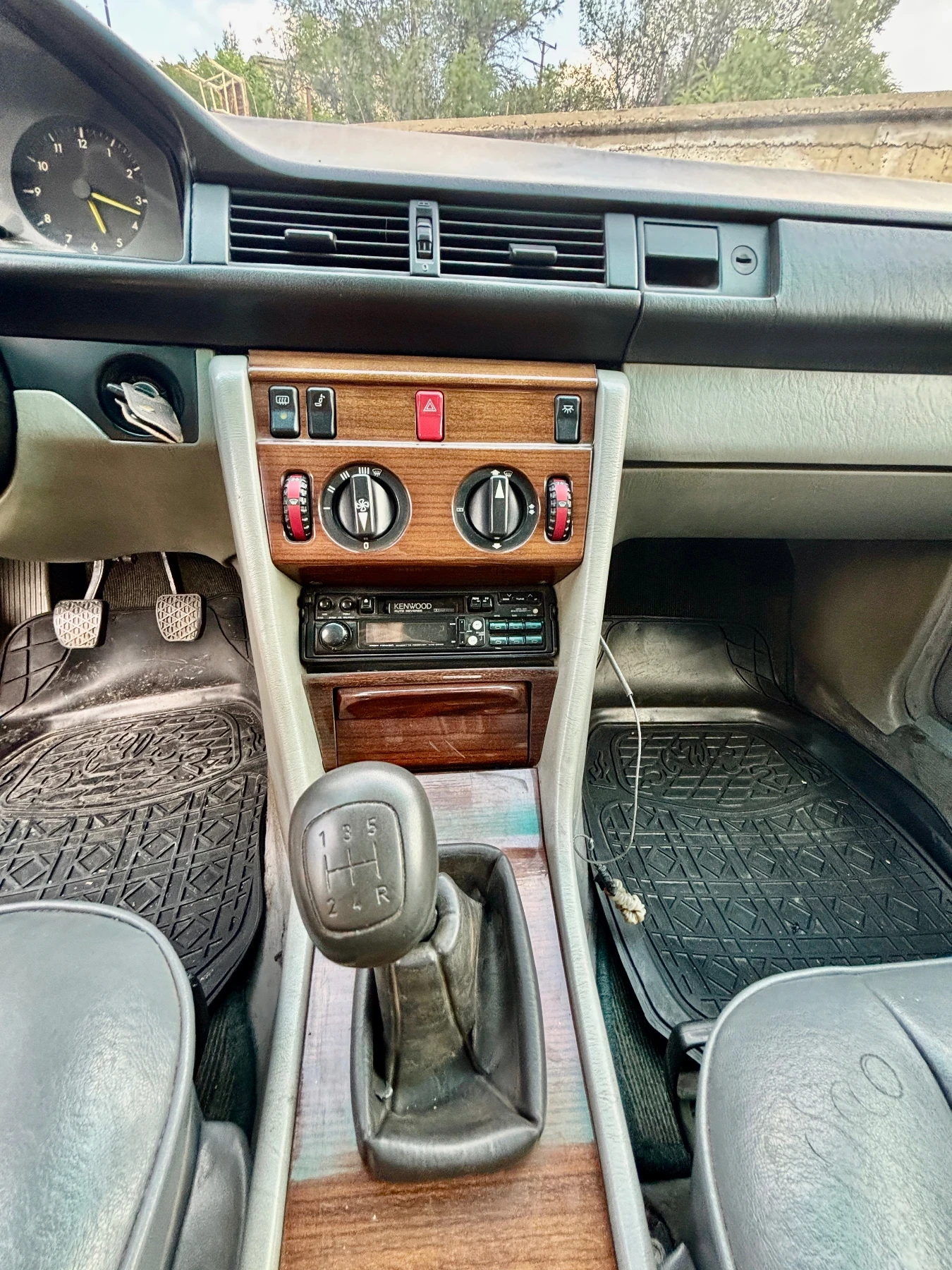 Mercedes-Benz 124  - изображение 7