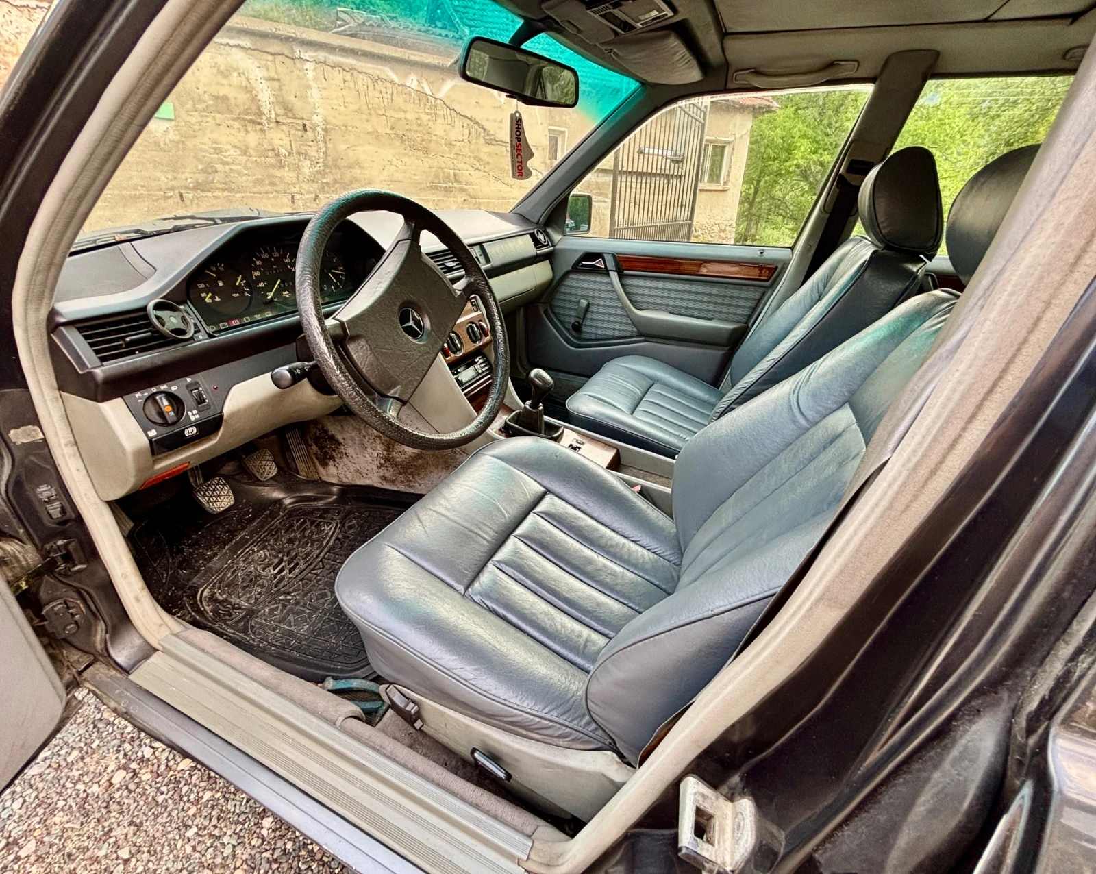 Mercedes-Benz 124  - изображение 8
