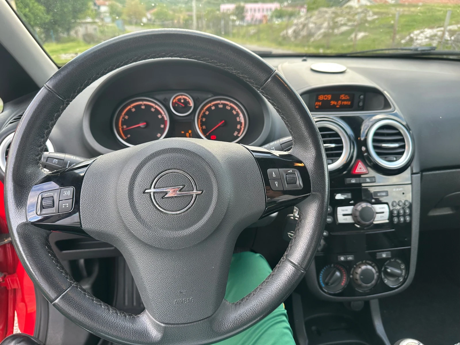 Opel Corsa, снимка 6 - Автомобили и джипове - 54585690