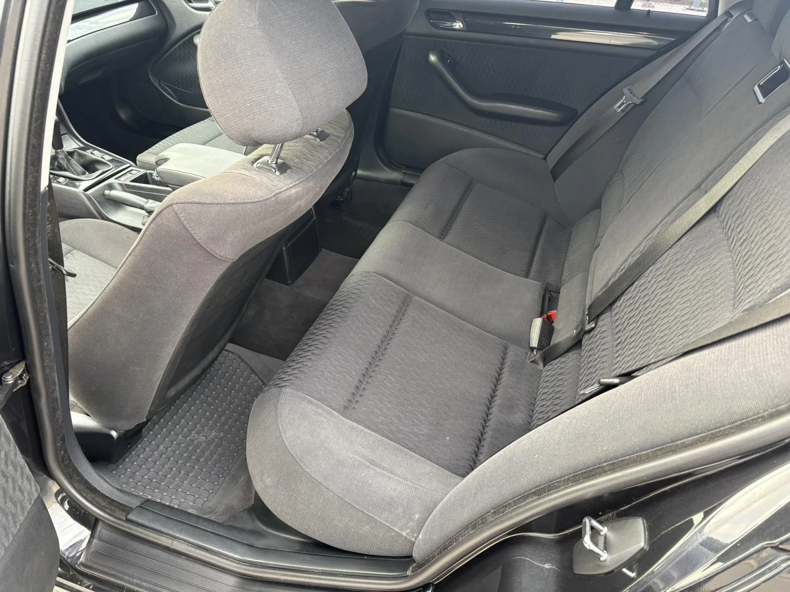 BMW 318 318, снимка 7 - Автомобили и джипове - 54755559