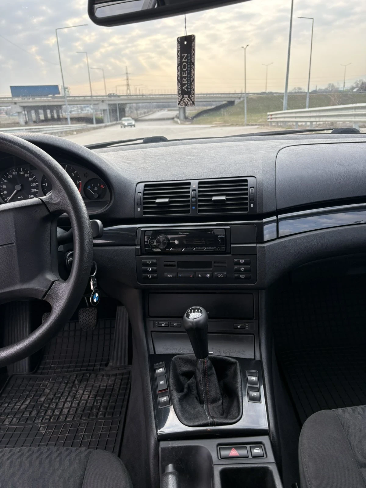 BMW 318 318, снимка 5 - Автомобили и джипове - 54755559