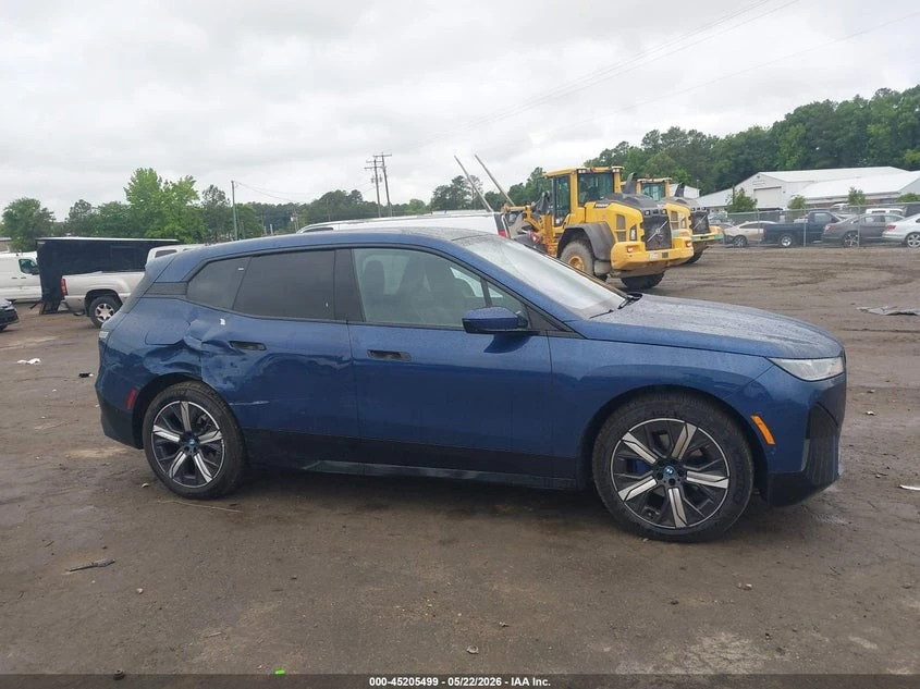 BMW iX 50* SKYLOUNGE* AMBIENT* HARMAN* 360, снимка 9 - Автомобили и джипове - 55008437