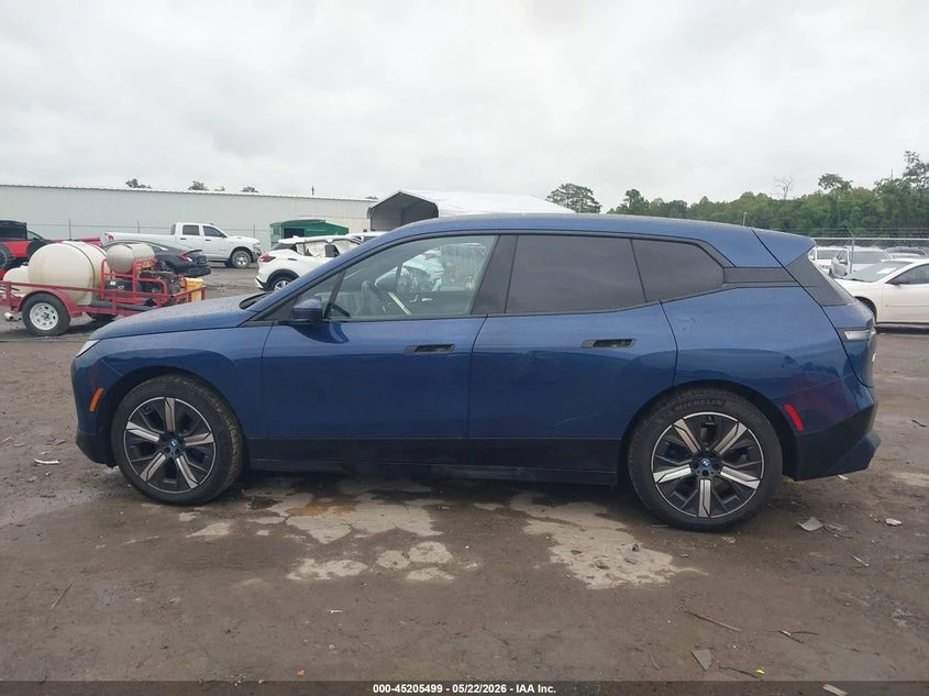 BMW iX 50* SKYLOUNGE* AMBIENT* HARMAN* 360, снимка 10 - Автомобили и джипове - 55008437