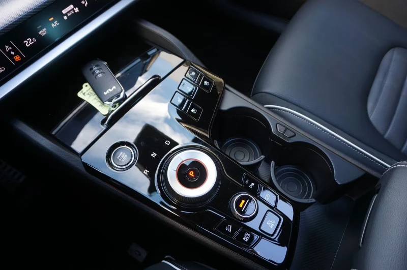 Kia Sportage PHEV/265HP/GT-LINE/PANO/MEMO/4WD/NAVI/360/LED/554g, снимка 14 - Автомобили и джипове - 52319271