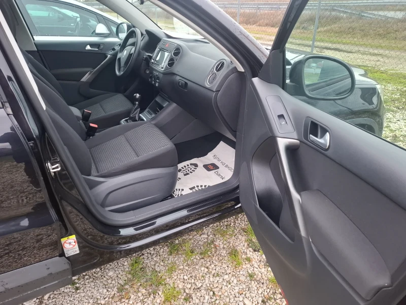 VW Tiguan 1.4i Бензин, снимка 11 - Автомобили и джипове - 53051157