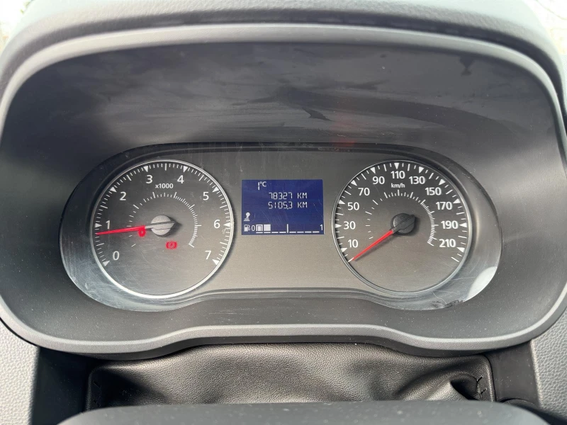 Dacia Duster 1.3 Tce 4x4 130 k.c., снимка 15 - Автомобили и джипове - 53085348