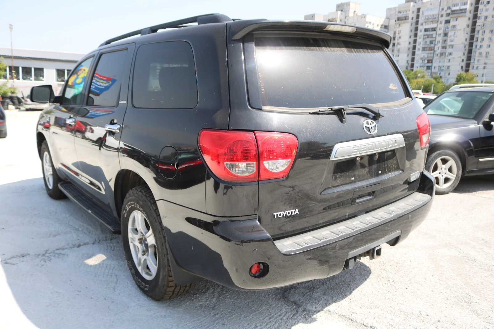Toyota Sequoia 5.7 V8 4x4 - изображение 6