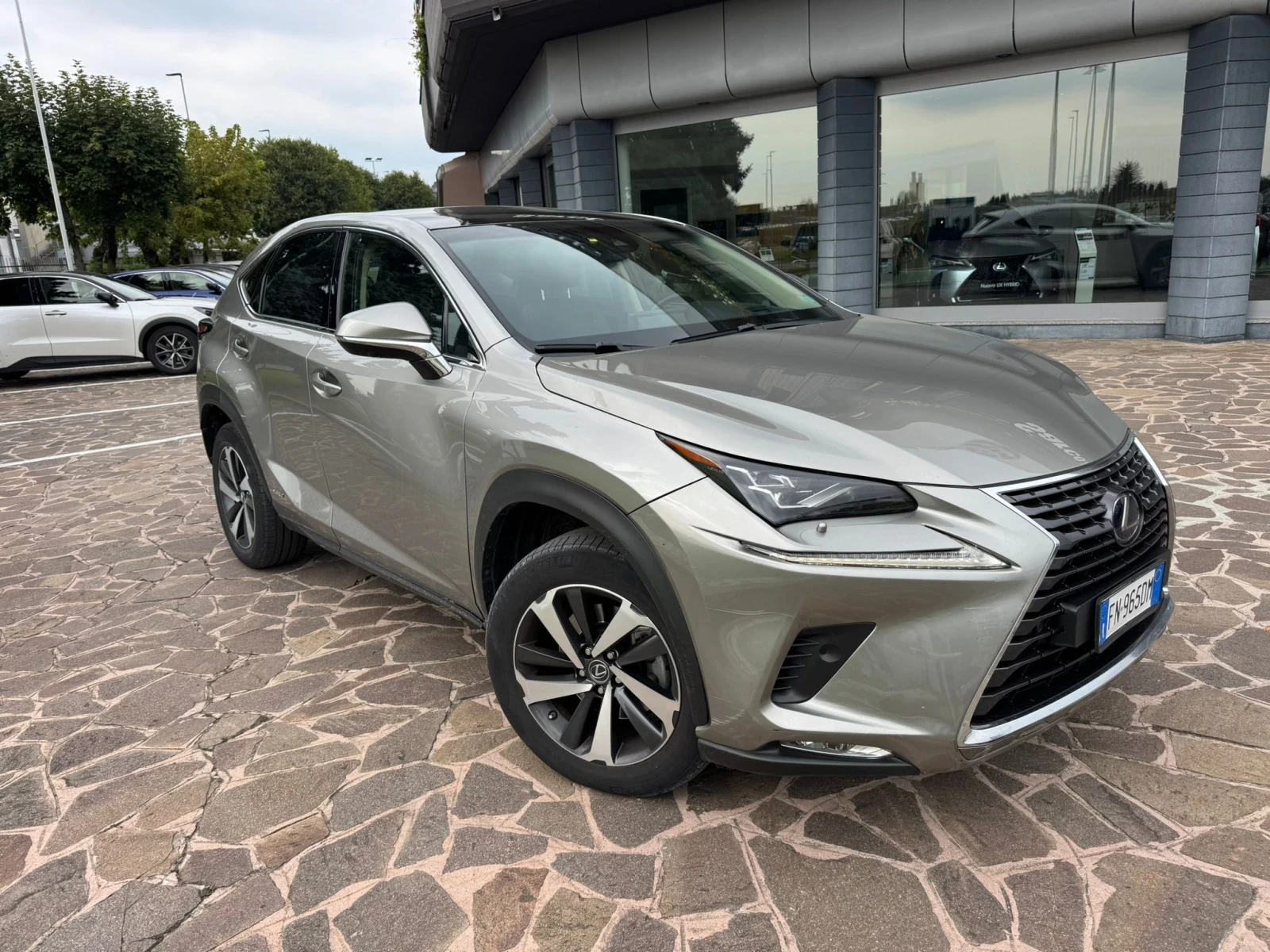 Lexus NX 300h 2.5HYBRID LUXURY, 360 CAMERA, HUD, , PANO | Mobile.bg   4