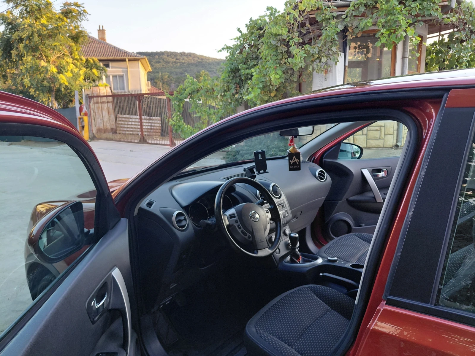 Nissan Qashqai, снимка 11 - Автомобили и джипове - 55748734