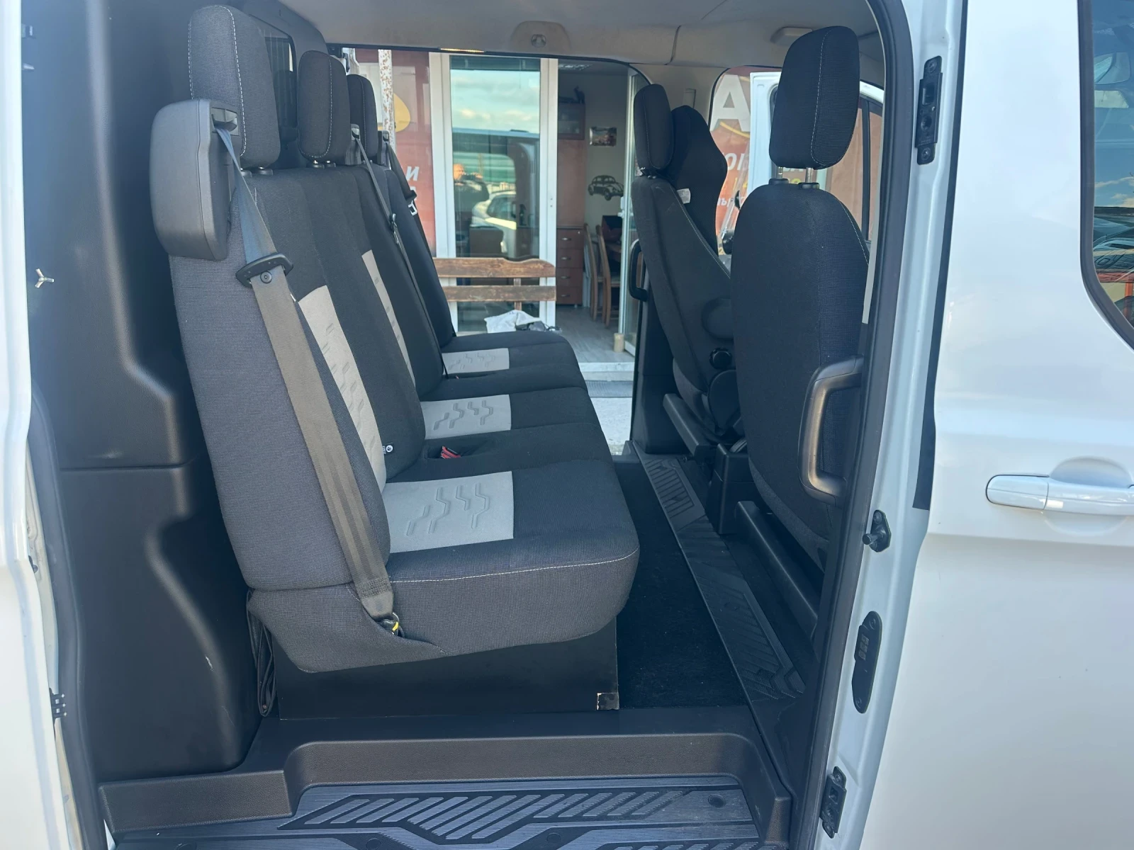 Ford Transit Custom 2.2 D-125 k.c. 4+ 1 товаропътнически, снимка 11 - Бусове и автобуси - 54297832