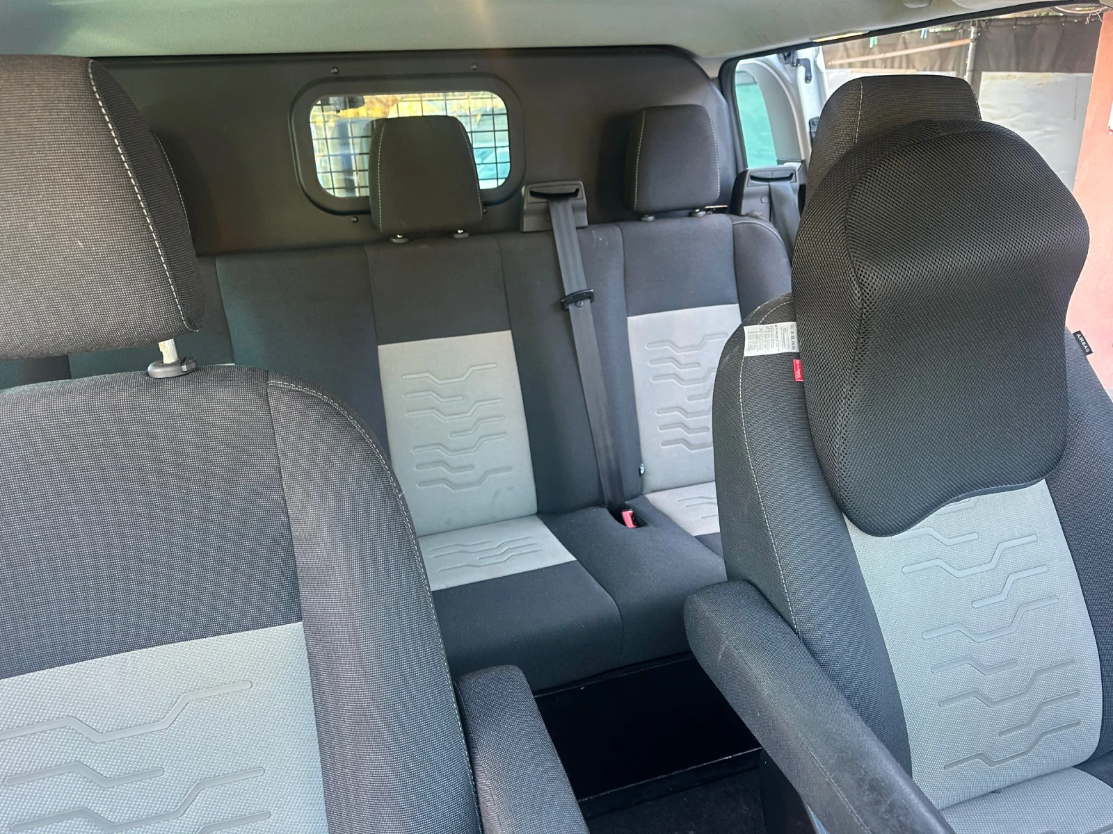 Ford Transit Custom 2.2 D-125 k.c. 4+ 1 товаропътнически, снимка 13 - Бусове и автобуси - 54297832