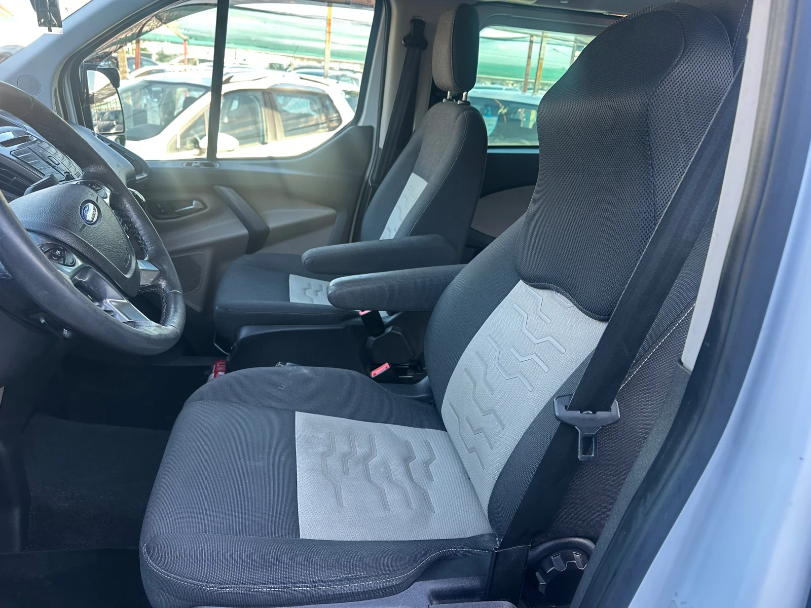 Ford Transit Custom 2.2 D-125 k.c. 4+ 1 товаропътнически, снимка 7 - Бусове и автобуси - 54297832