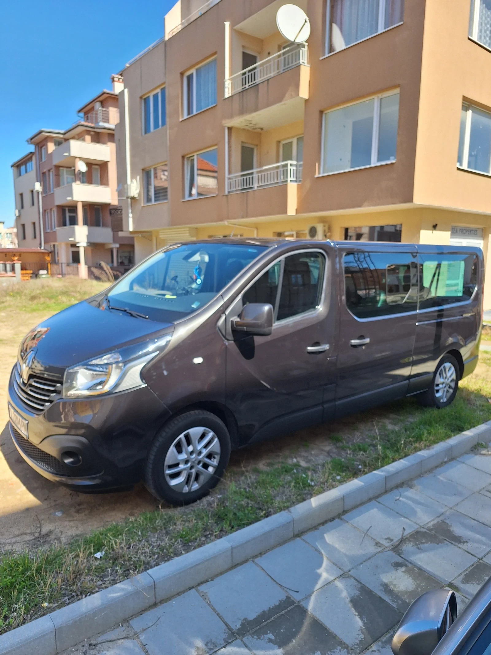 Renault Trafic, снимка 8 - Бусове и автобуси - 56037973