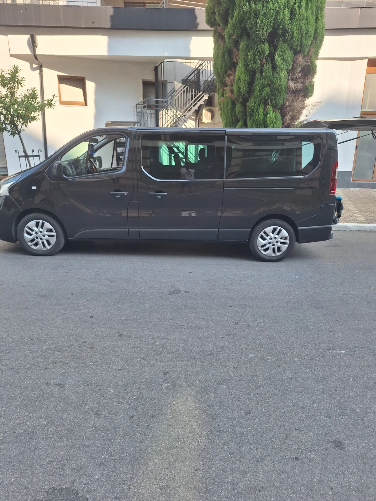 Renault Trafic, снимка 4 - Бусове и автобуси - 56037973