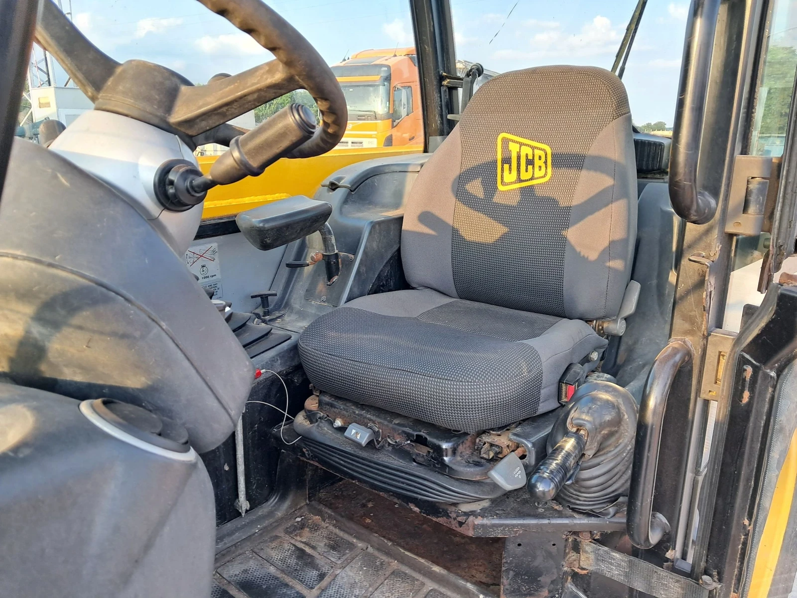Телескопичен товарач JCB 531-70 - изображение 6