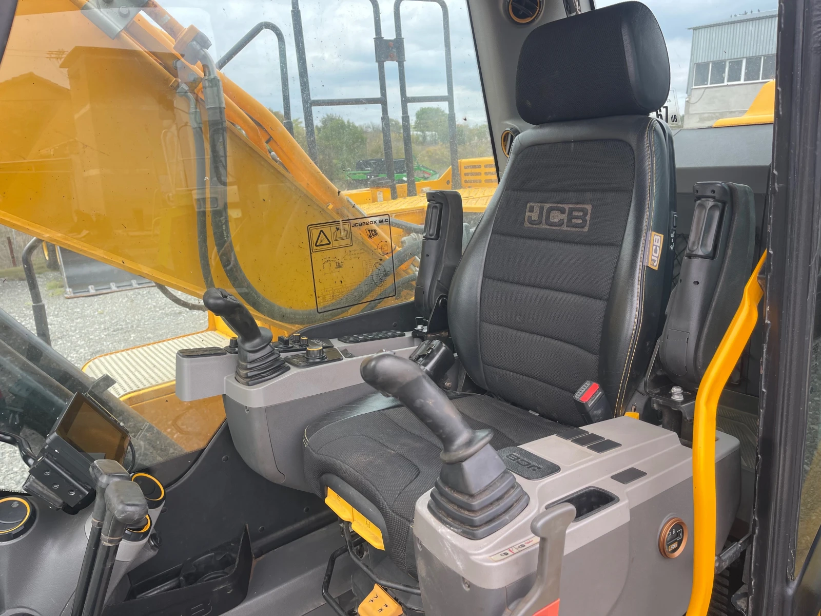 Багер JCB 220 X SLC БЪРЗОСМЕНИК + НОВА КОФА ЛИЗИНГ - изображение 9
