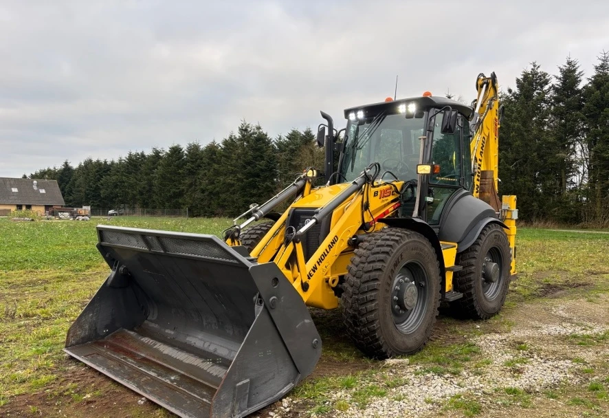 Багер New Holland B115C