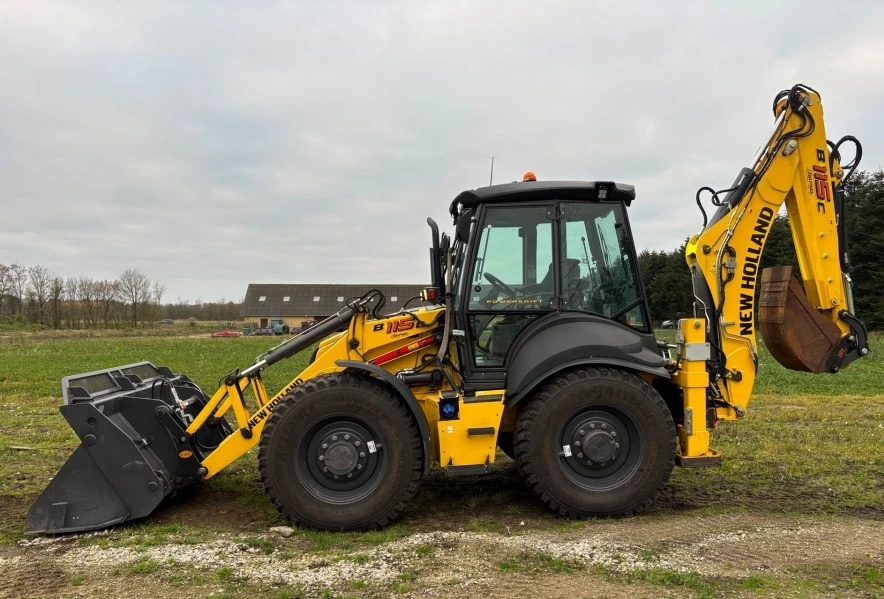 Багер New Holland B115C, снимка 2 - Индустриална техника - 55323987