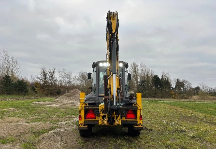 Багер New Holland B115C, снимка 5 - Индустриална техника - 55323987