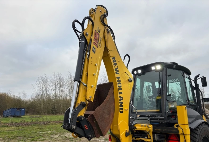 Багер New Holland B115C, снимка 10 - Индустриална техника - 55323987
