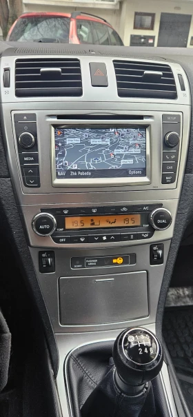 Toyota Avensis 2.0 D4D, снимка 10 - Автомобили и джипове - 53385119